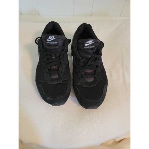 Nike Venture Runner - Men's 80s inspired Sneakers - Sz 9.5, Great Condition - Picture 3 of 8